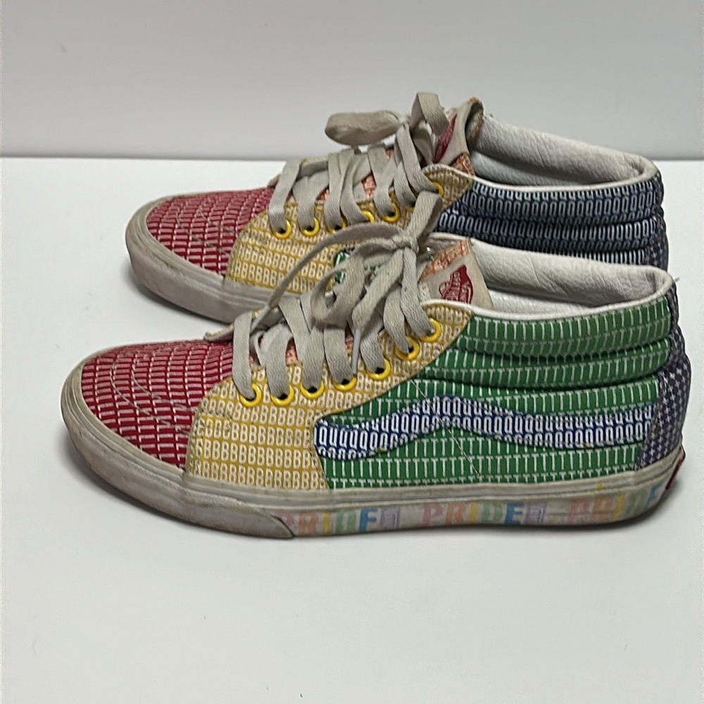 Vans Off The Wall Pride Sneakers High Tops Women’s Size 9 Men’s Size 7.5 💚💚💚